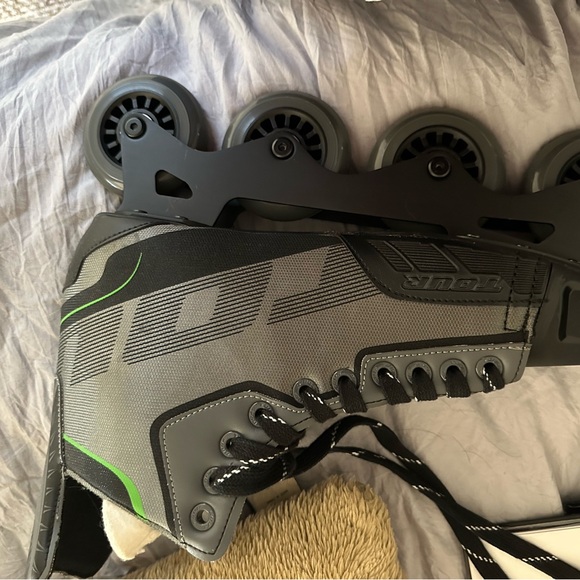 Tour Inline Skates with Green Accents - Picture 2 of 10